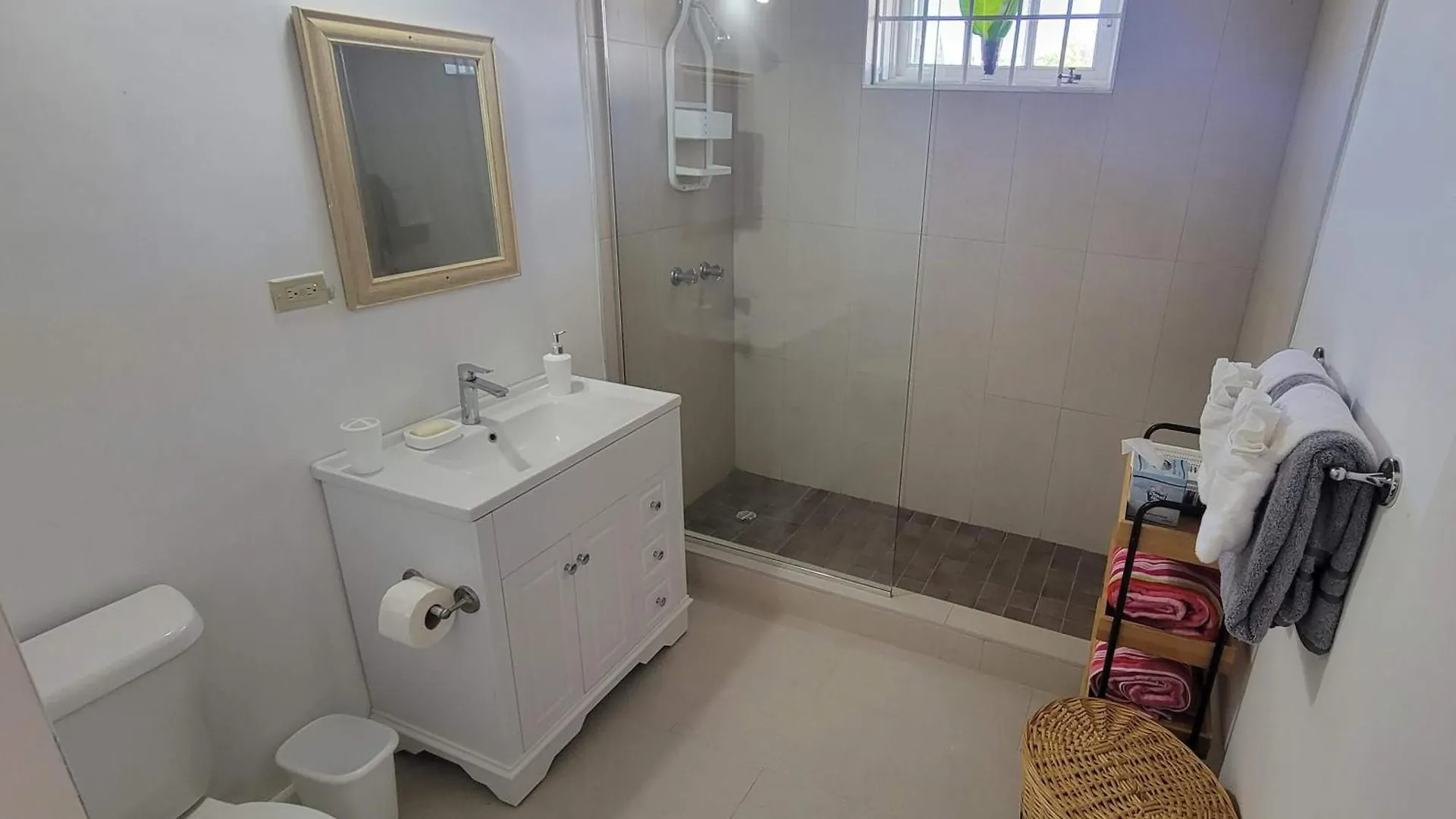 Cardiff Private Retreat Villa Scarlett Hall 0*,