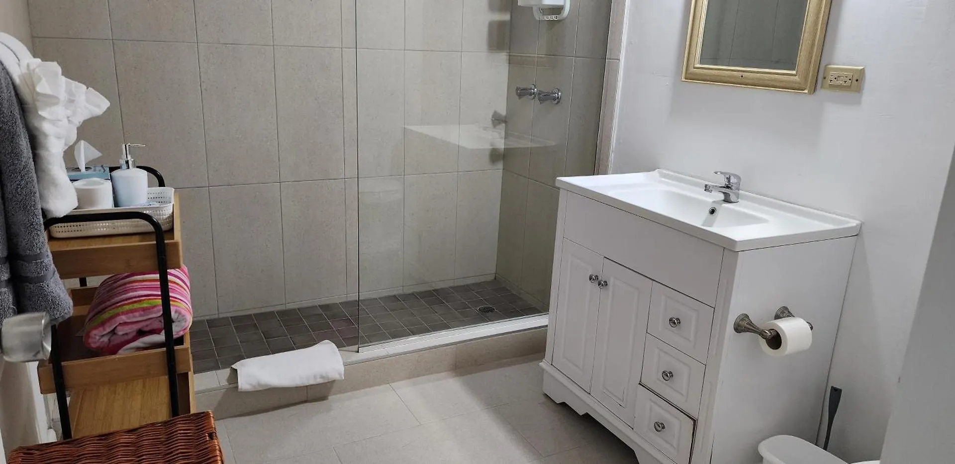Cardiff Private Retreat Villa Scarlett Hall Holiday home
